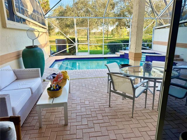 712 W Palm Aire Dr, Pompano Beach, FL 33069