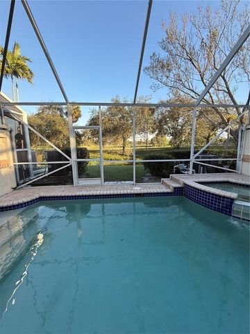 712 W Palm Aire Dr, Pompano Beach, FL 33069