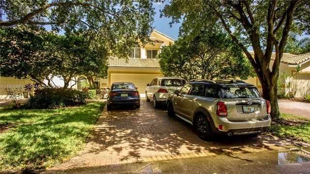 712 W Palm Aire Dr, Pompano Beach, FL 33069