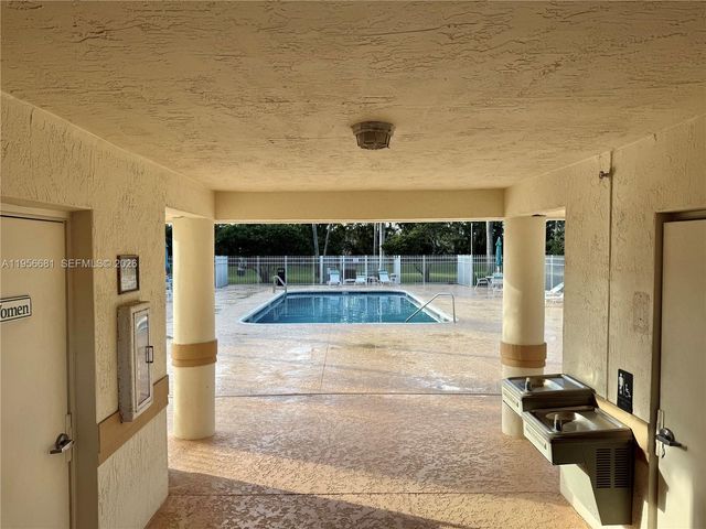 712 W Palm Aire Dr, Pompano Beach, FL 33069