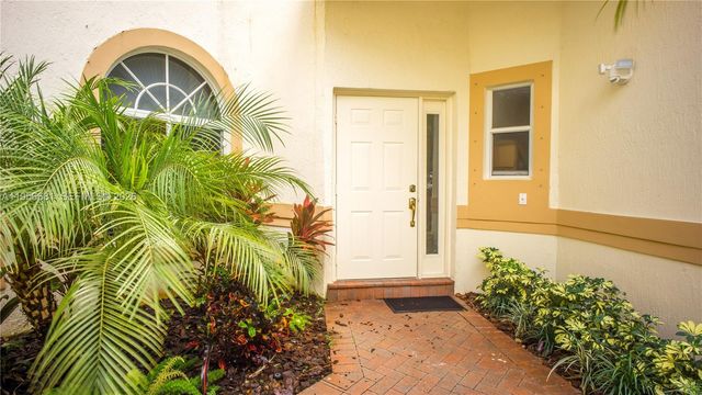 712 W Palm Aire Dr, Pompano Beach, FL 33069