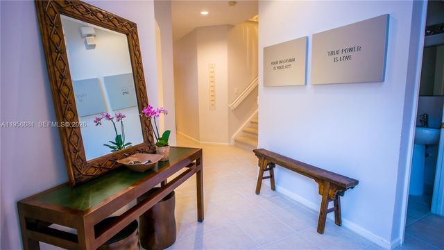 712 W Palm Aire Dr, Pompano Beach, FL 33069