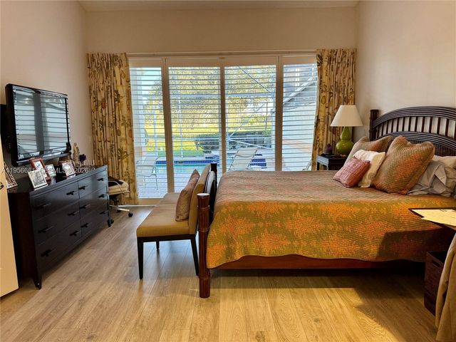 712 W Palm Aire Dr, Pompano Beach, FL 33069