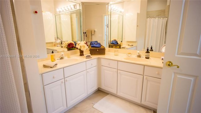 712 W Palm Aire Dr, Pompano Beach, FL 33069