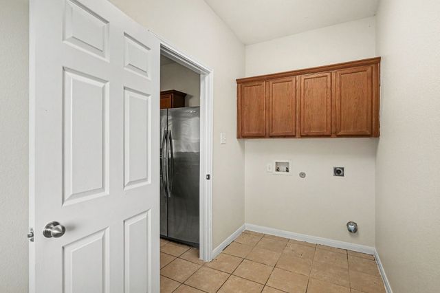 335 Quail Crossing Drive, Sanger, TX 76266