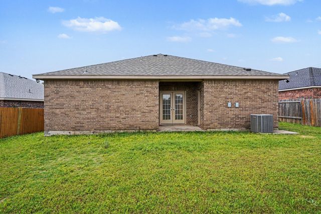 335 Quail Crossing Drive, Sanger, TX 76266