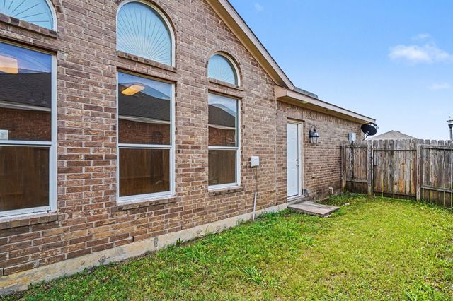 335 Quail Crossing Drive, Sanger, TX 76266