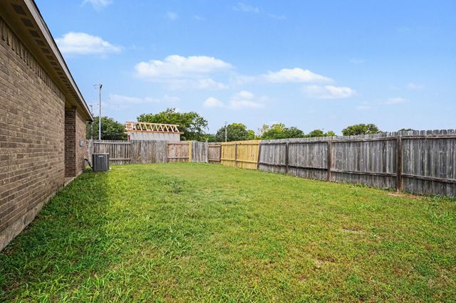 335 Quail Crossing Drive, Sanger, TX 76266
