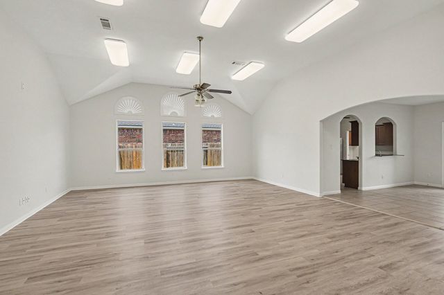 335 Quail Crossing Drive, Sanger, TX 76266