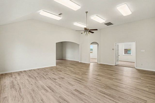 335 Quail Crossing Drive, Sanger, TX 76266