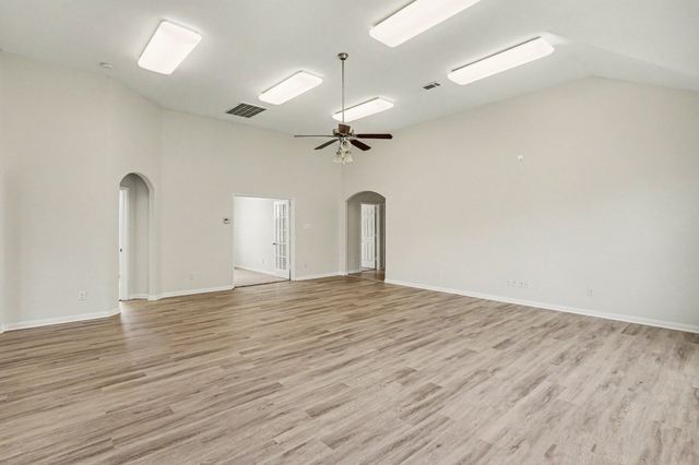 335 Quail Crossing Drive, Sanger, TX 76266