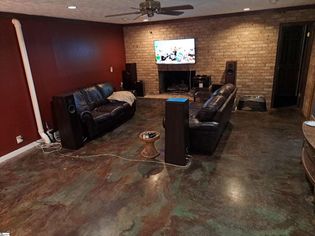 1923 Fairview Road, Fountain Inn, SC 29644