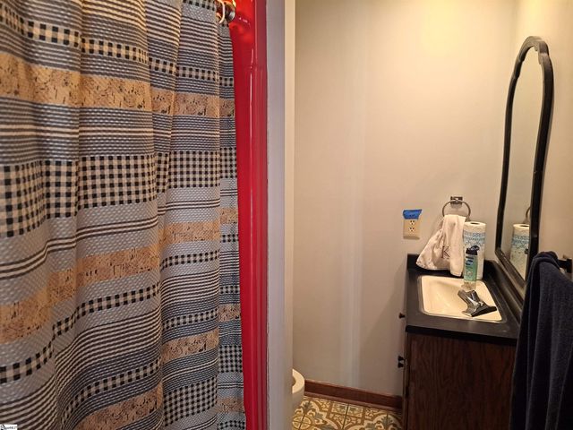 1923 Fairview Road, Fountain Inn, SC 29644