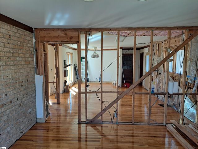 1923 Fairview Road, Fountain Inn, SC 29644