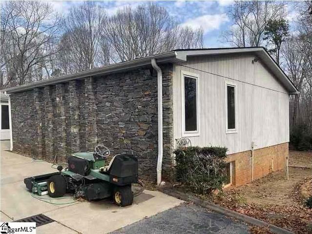 1923 Fairview Road, Fountain Inn, SC 29644