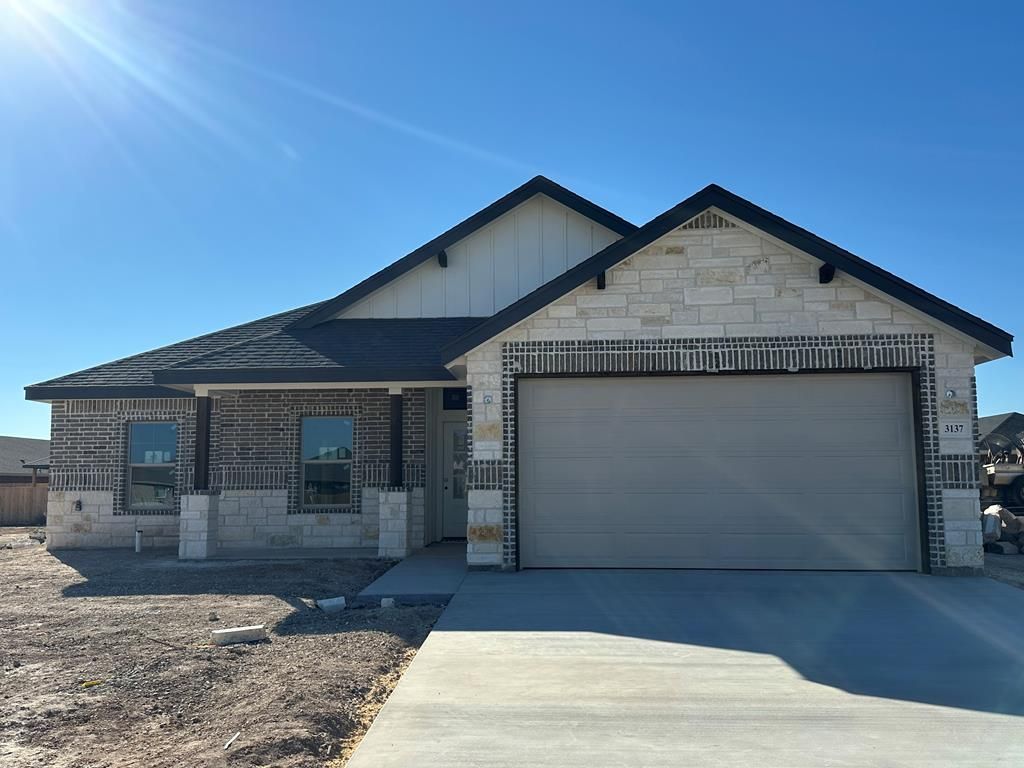Image 2 of property listing at 3137 Maplewood Dr, San Angelo, TX 76904