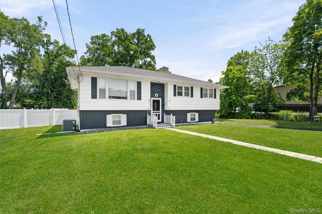 1 Brewster Drive, Middletown, NY 10940