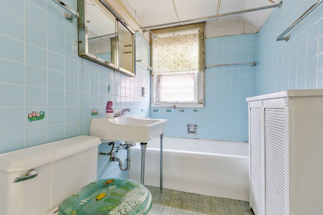 7544 S Ridgeland Avenue, Chicago, IL 60649