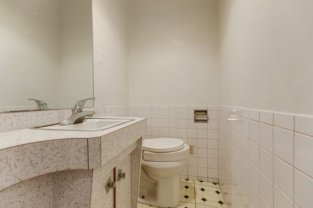 7544 S Ridgeland Avenue, Chicago, IL 60649