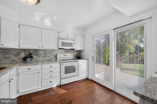 284 WOODS EDGE PL, Langhorne, PA 19047