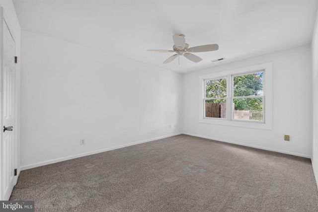 284 WOODS EDGE PL, Langhorne, PA 19047