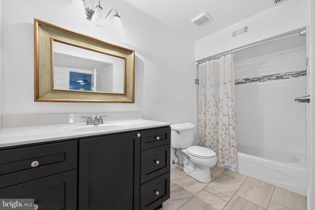 284 WOODS EDGE PL, Langhorne, PA 19047