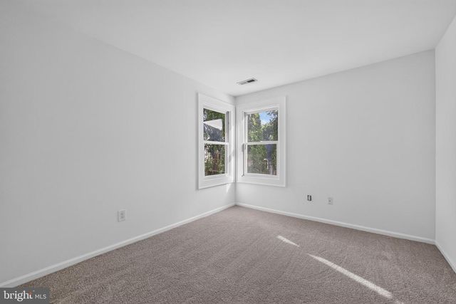284 WOODS EDGE PL, Langhorne, PA 19047