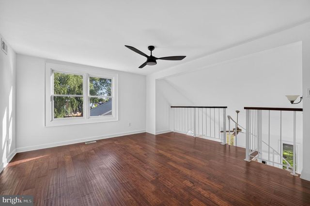 284 WOODS EDGE PL, Langhorne, PA 19047