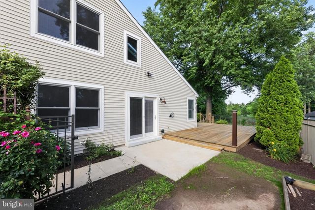 284 WOODS EDGE PL, Langhorne, PA 19047