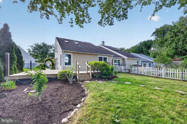 284 WOODS EDGE PL, Langhorne, PA 19047