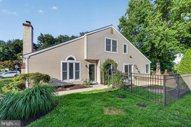 284 WOODS EDGE PL, Langhorne, PA 19047