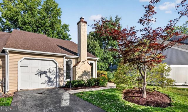 284 WOODS EDGE PL, Langhorne, PA 19047