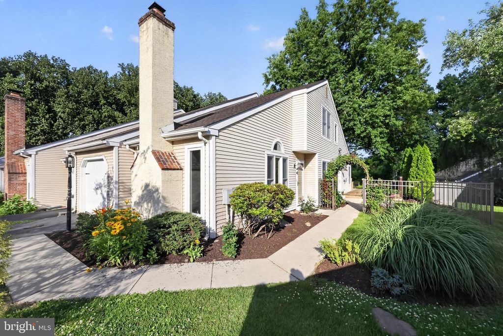 284 WOODS EDGE PL, Langhorne, PA 19047