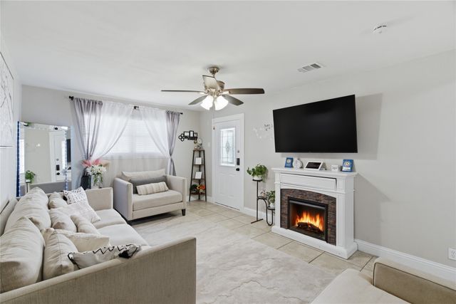2332 Felder Lane, Fort Worth, TX 76112