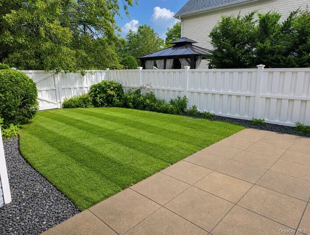 82 Kate Circle, Middle Island, NY 11953
