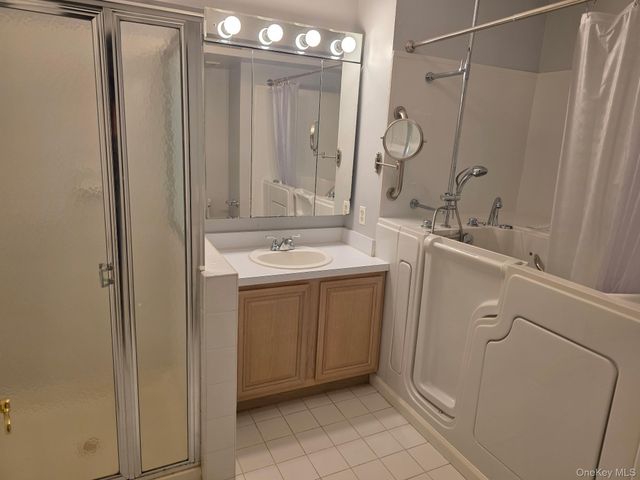 82 Kate Circle, Middle Island, NY 11953