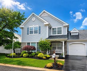 82 Kate Circle, Middle Island, NY 11953