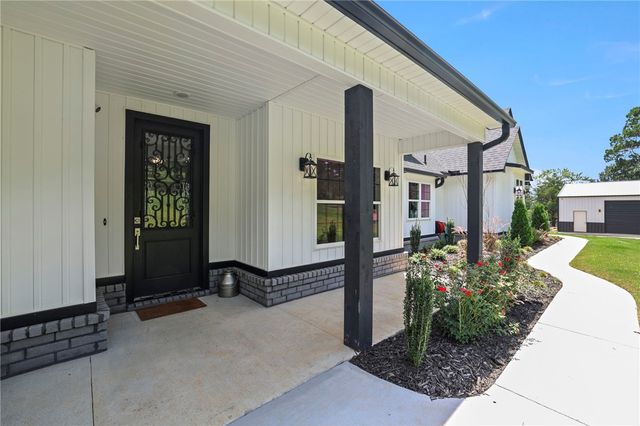 5040 Webster Branch Way, Van Buren, AR 72956