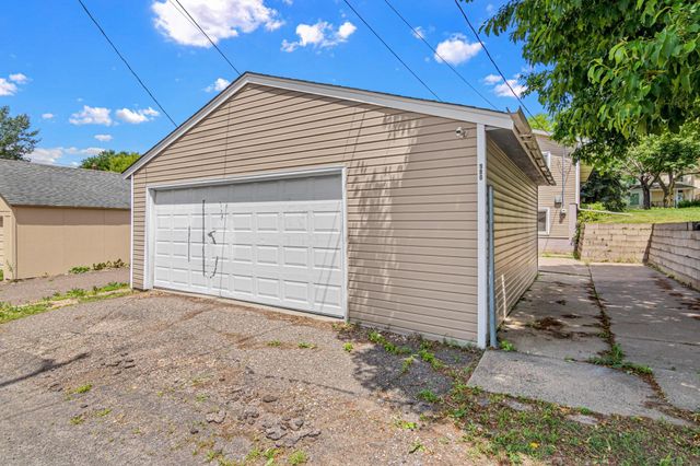 980 Jessamine Avenue E, Saint Paul, MN 55106