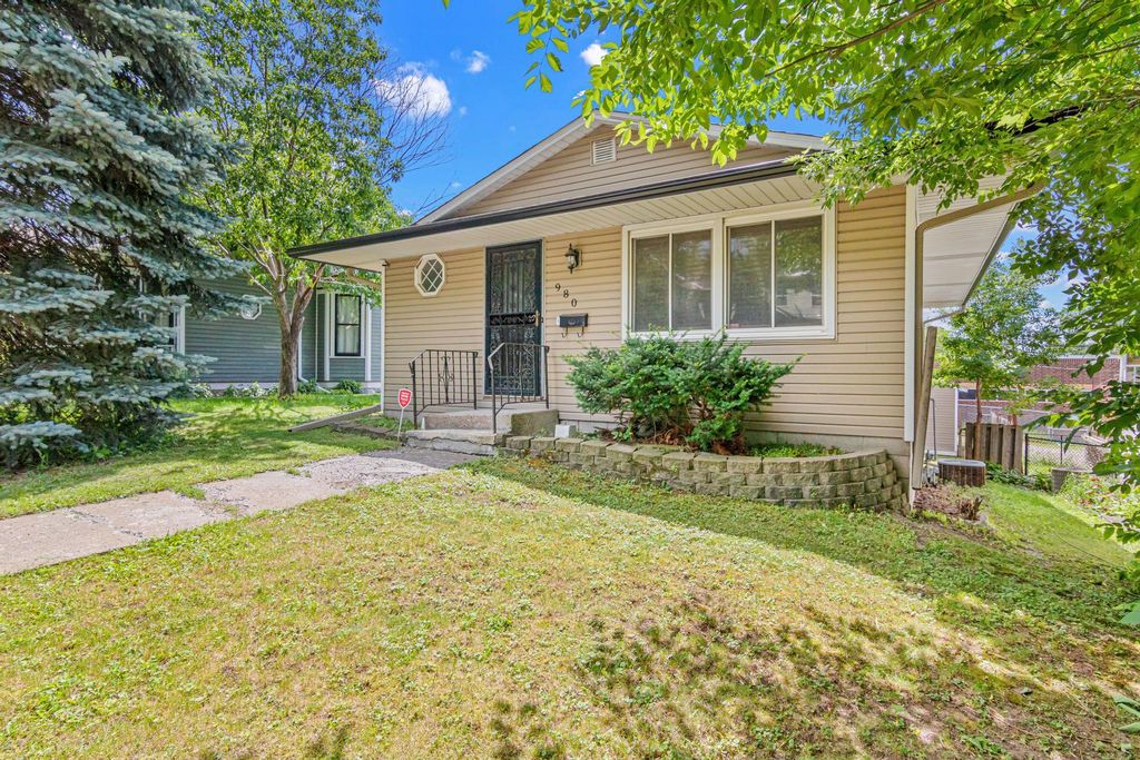 980 Jessamine Avenue E, Saint Paul, MN 55106