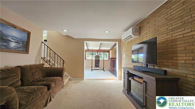 1605 Lois Lane, Bethlehem City, PA 18018