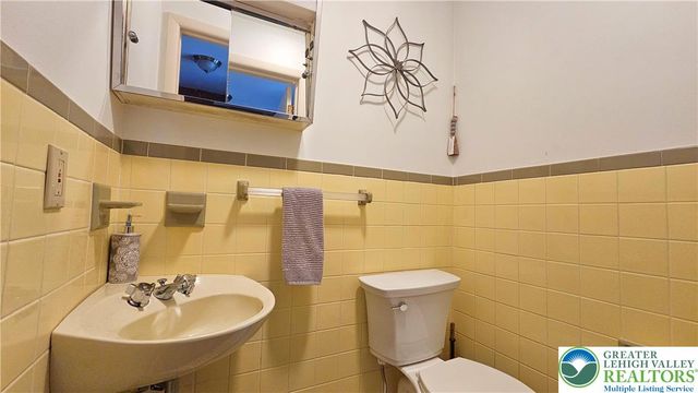 1605 Lois Lane, Bethlehem City, PA 18018