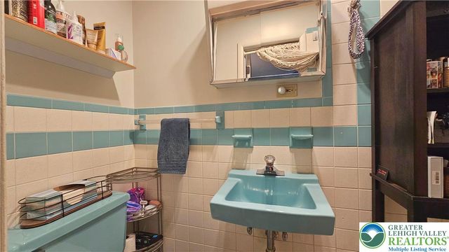 1605 Lois Lane, Bethlehem City, PA 18018