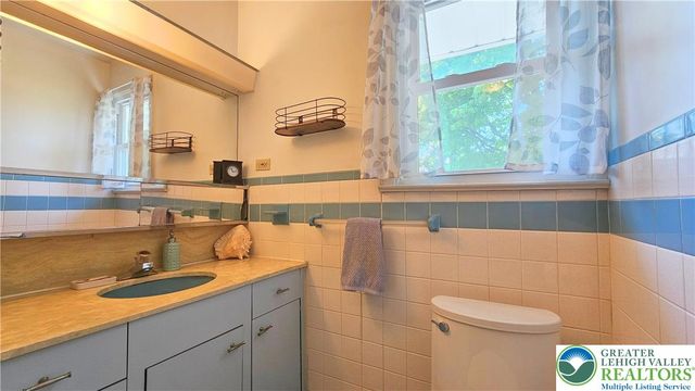1605 Lois Lane, Bethlehem City, PA 18018