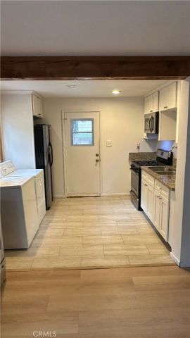 31144 All View, Running Springs, CA 92382