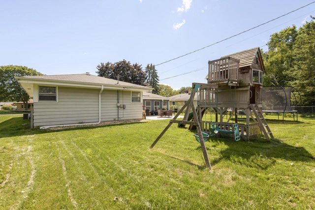 5515 N Shasta DRIVE, Glendale, WI 53209
