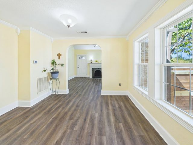 510 S Westmoreland Road, Dallas, TX 75211