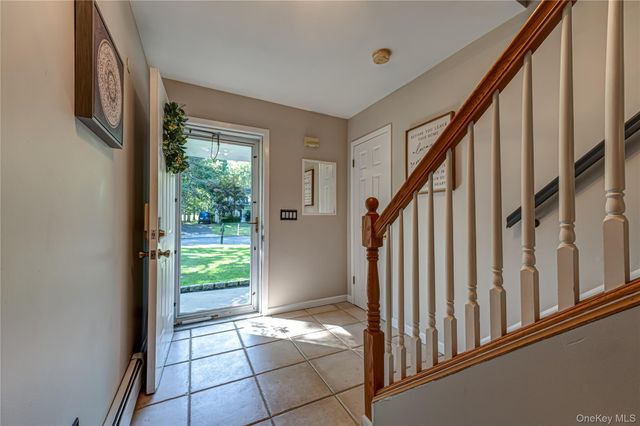 40 Golf Club Circle, Manorville, NY 11949
