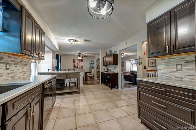 40 Golf Club Circle, Manorville, NY 11949