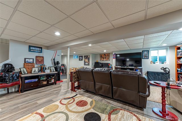40 Golf Club Circle, Manorville, NY 11949